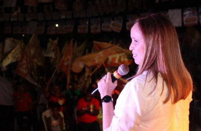 Viviane Moura reuniu centenas de pessoas em rua do bairro Santa Maria da Codipi